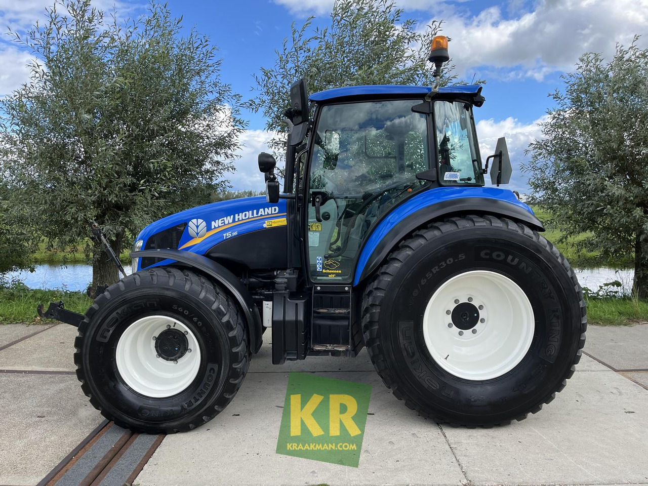 T5.95 New Holland - Farm tractor: picture 2 T5.95 New Holland - Farm tractor: picture 2