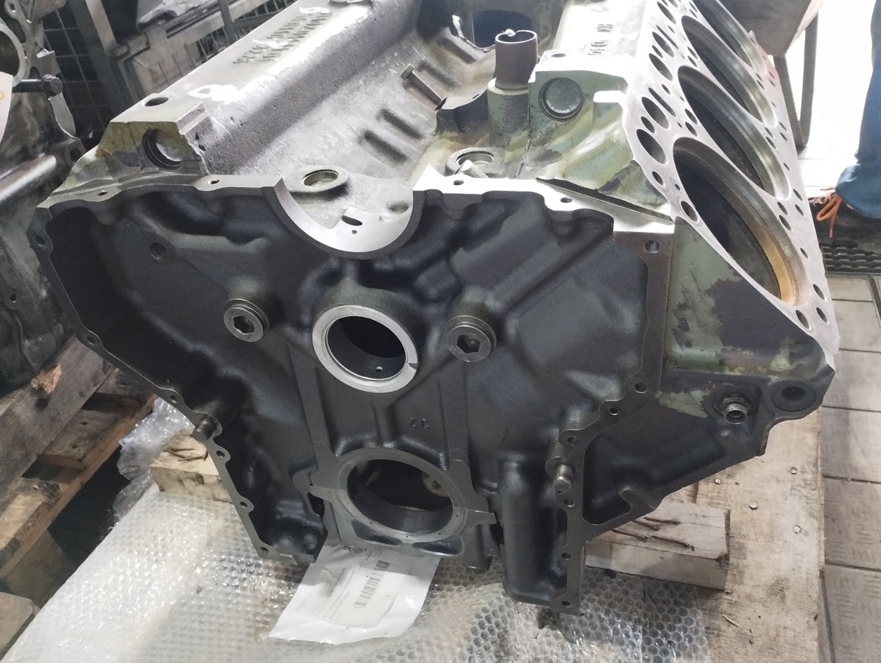 BLOK SILNIKA Mercedes OM 402 V8 - Cylinder block for Truck: picture 4 BLOK SILNIKA Mercedes OM 402 V8 - Cylinder block for Truck: picture 4