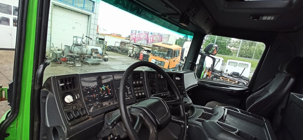 SCANIA P124 360 6x6 - Cab chassis truck: picture 4 SCANIA P124 360 6x6 - Cab chassis truck: picture 4