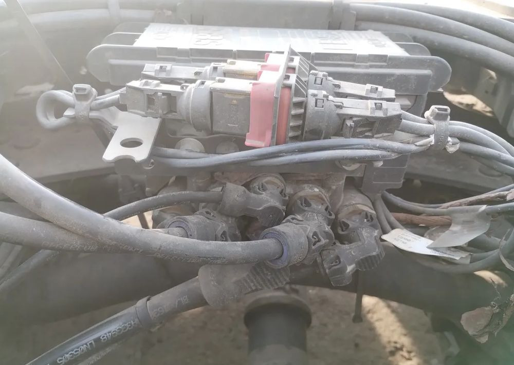 Zawór EBS Modulator Knorr VOLVO FH 2023 22225552 - Electrical system for Truck: picture 2 Zawór EBS Modulator Knorr VOLVO FH 2023 22225552 - Electrical system for Truck: picture 2