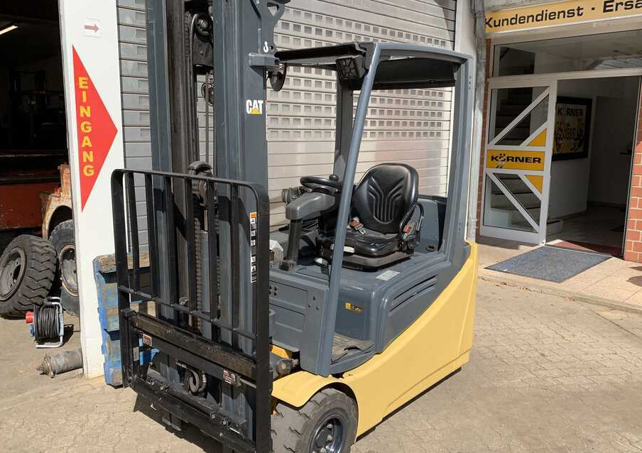 CAT Lift Trucks 2ET4000 - Electric forklift: picture 2 CAT Lift Trucks 2ET4000 - Electric forklift: picture 2