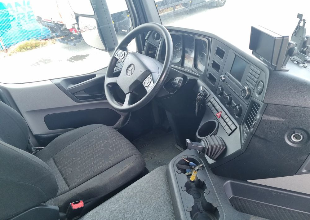 Mercedes-Benz Antos 1830 rozstaw osi 3,60 - Cab chassis truck: picture 4 Mercedes-Benz Antos 1830 rozstaw osi 3,60 - Cab chassis truck: picture 4