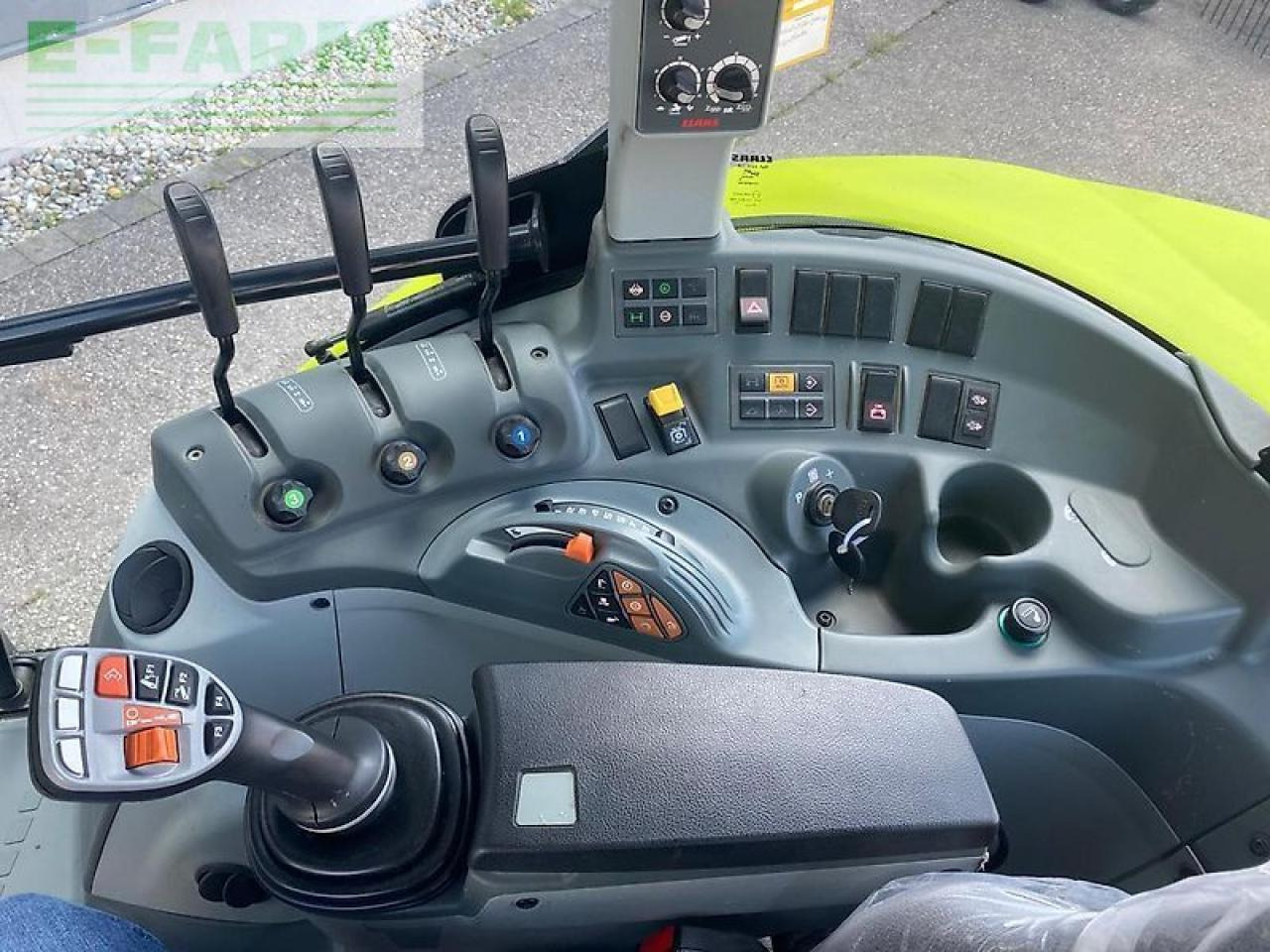 Farm tractor CLAAS arion 420: picture 13