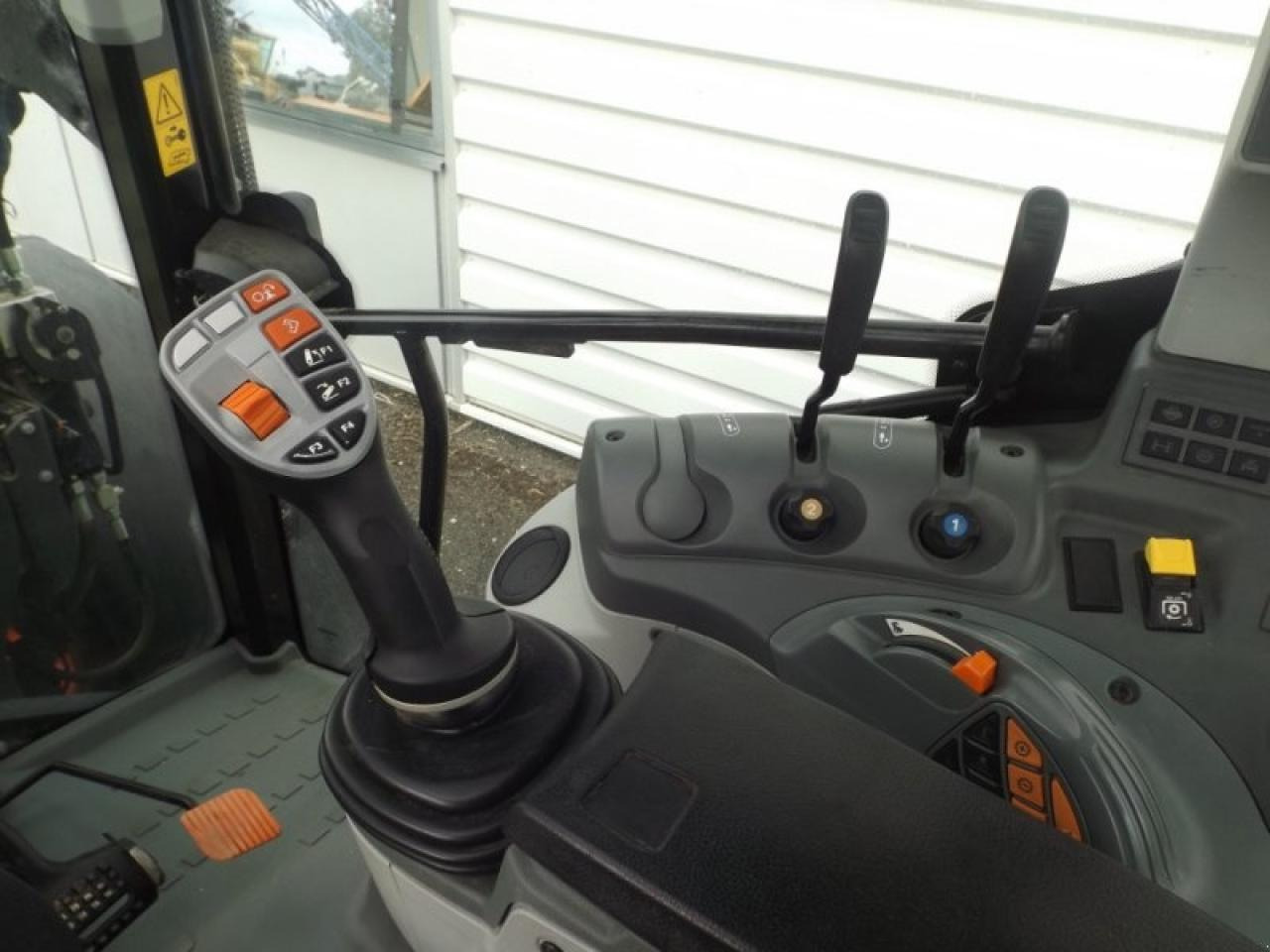 Farm tractor CLAAS arion 430 mr business: picture 10