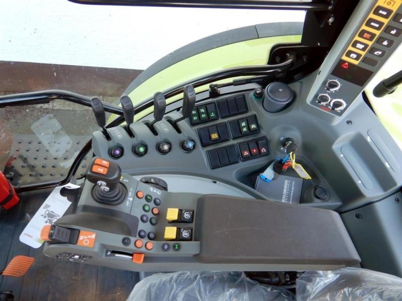 Farm tractor CLAAS arion 510 cis v: picture 6