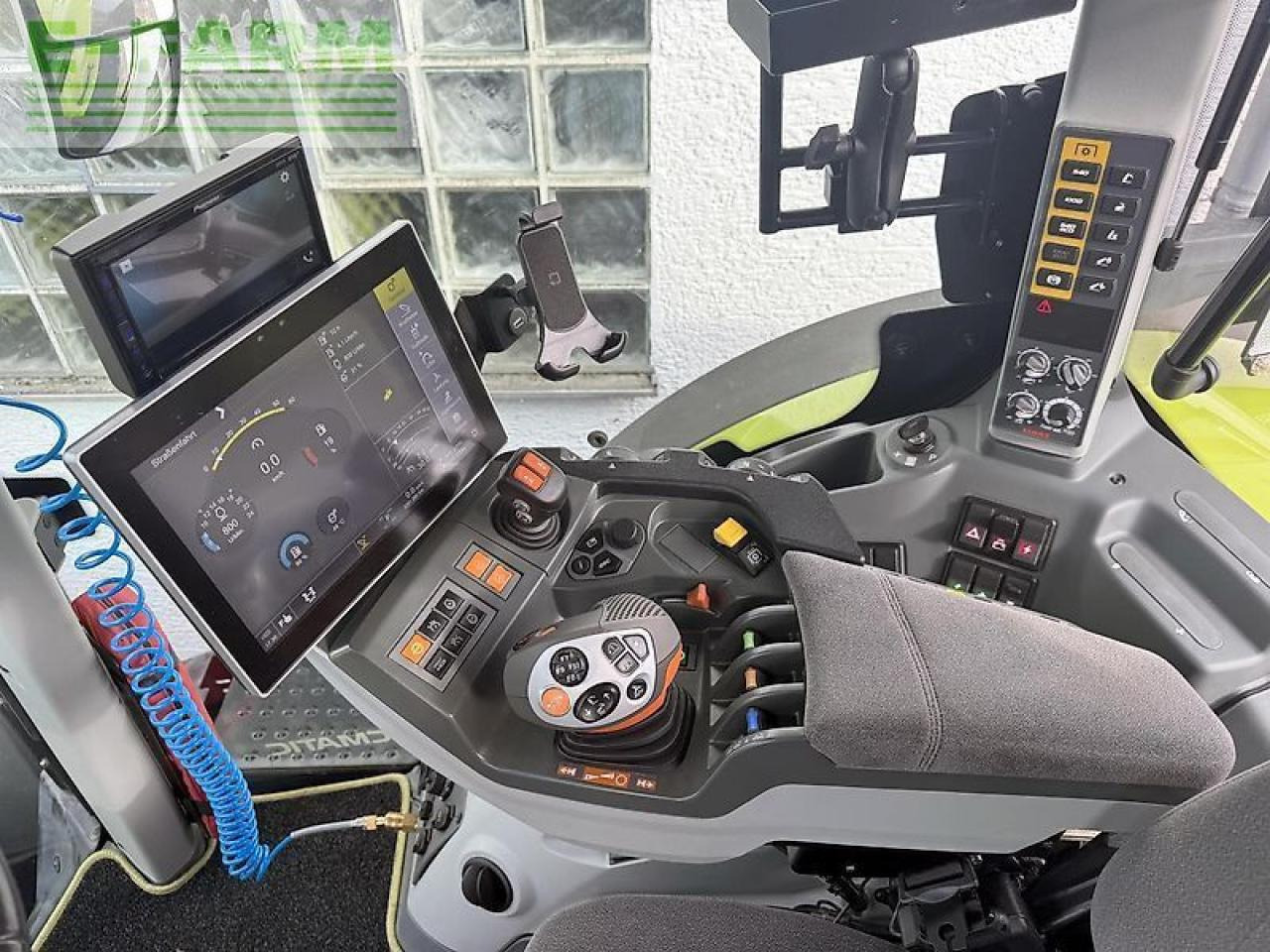 CLAAS axion 830 cebis cmatic CMATIC CEBIS - Farm tractor: picture 5 CLAAS axion 830 cebis cmatic CMATIC CEBIS - Farm tractor: picture 5