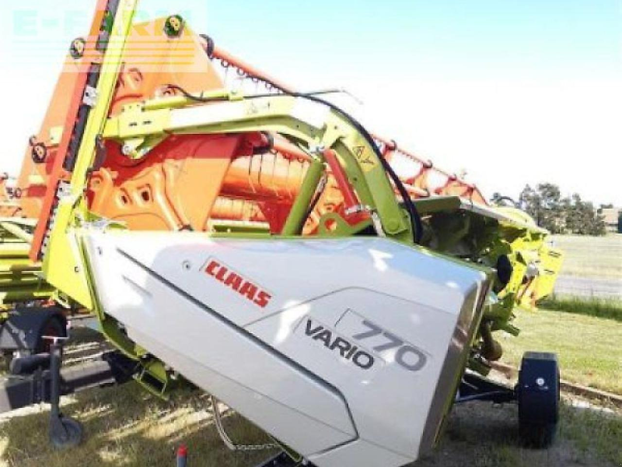 Combine harvester CLAAS mähdr. trion 730 + v770: picture 17