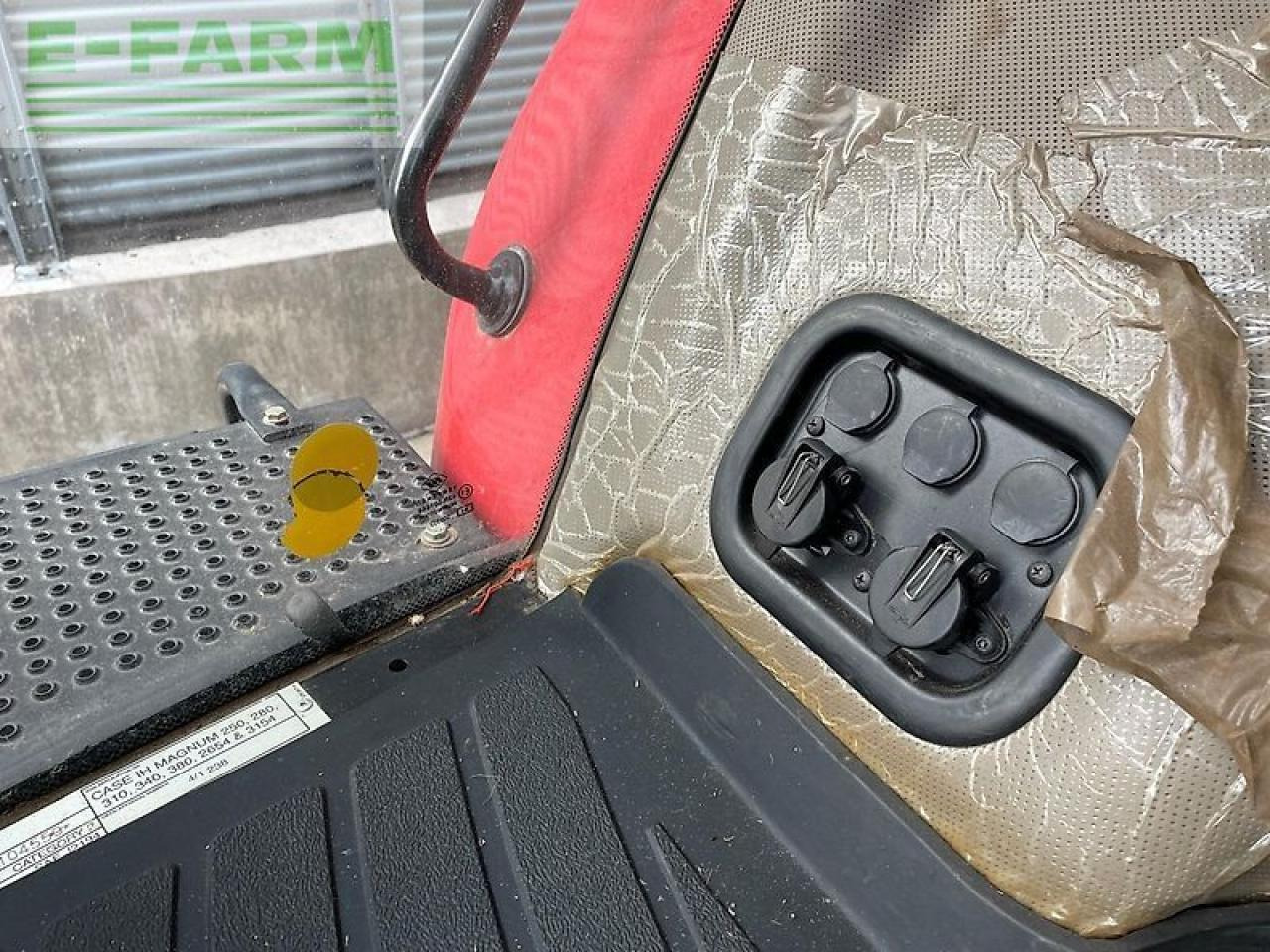 Farm tractor Case-IH magnum 280: picture 34