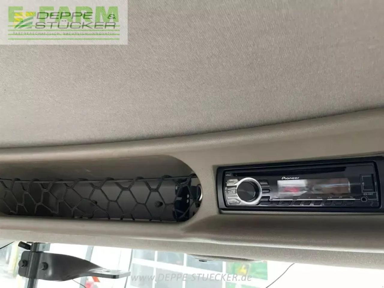 Farm tractor Case-IH magnum 380 cvx: picture 9