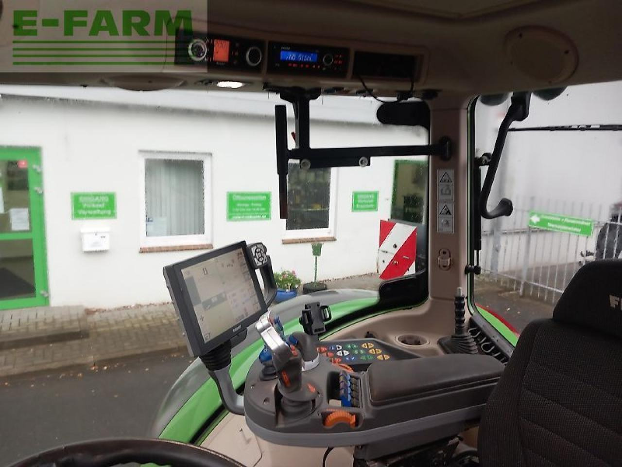 Farm tractor Fendt 724 s4 profiplus: picture 8