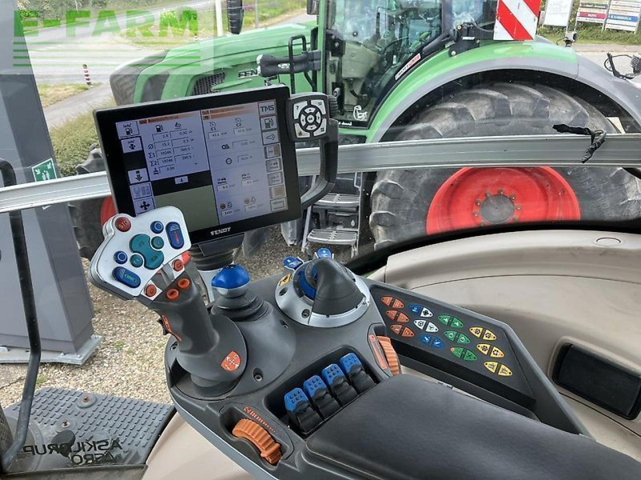 Farm tractor Fendt 828 vario s4: picture 7