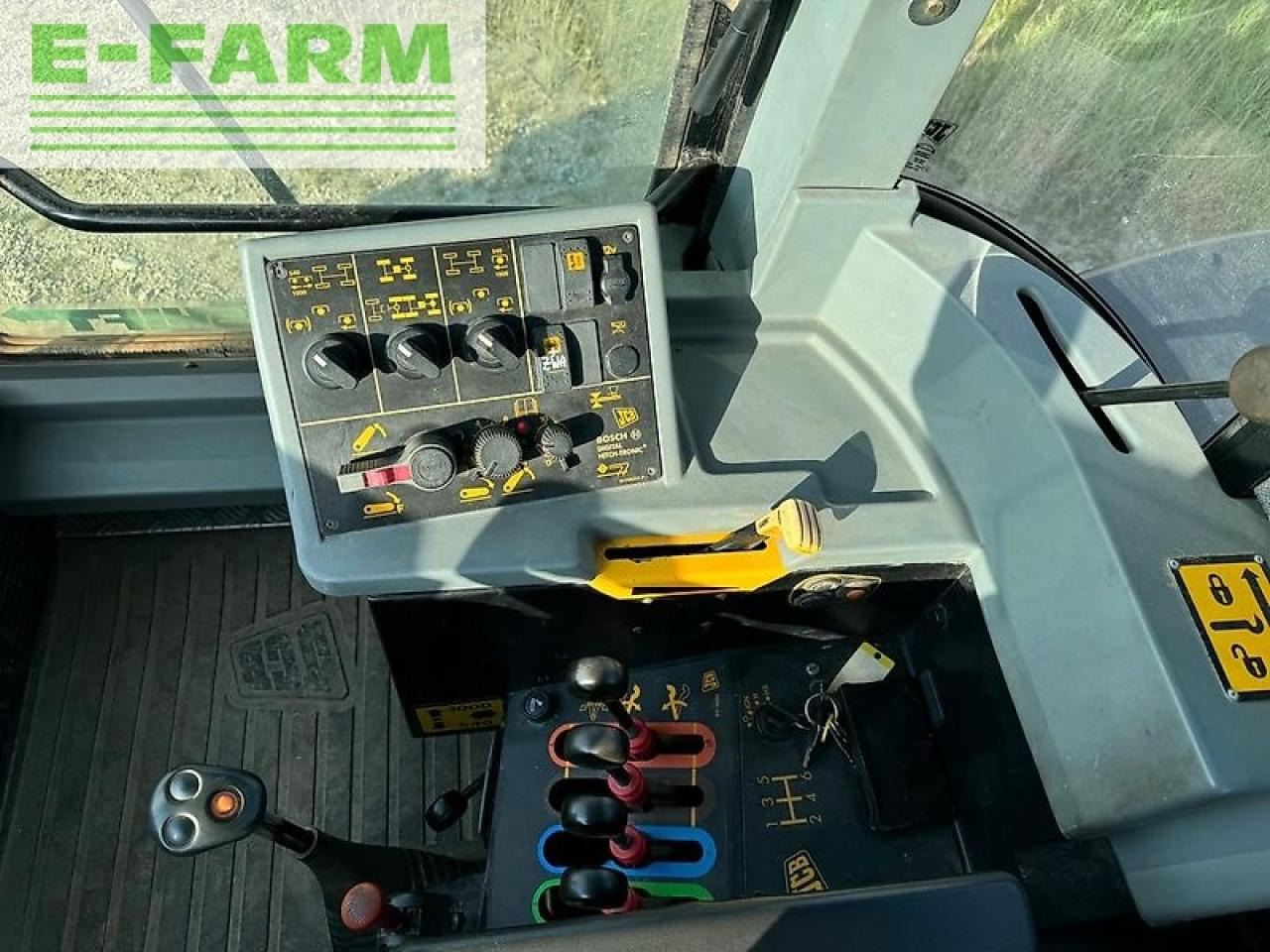 Farm tractor JCB fastrac 3185 smothshift: picture 16