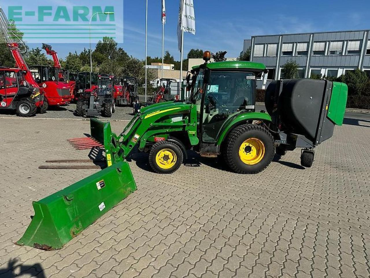 John Deere 3720 - Farm tractor: picture 2 John Deere 3720 - Farm tractor: picture 2