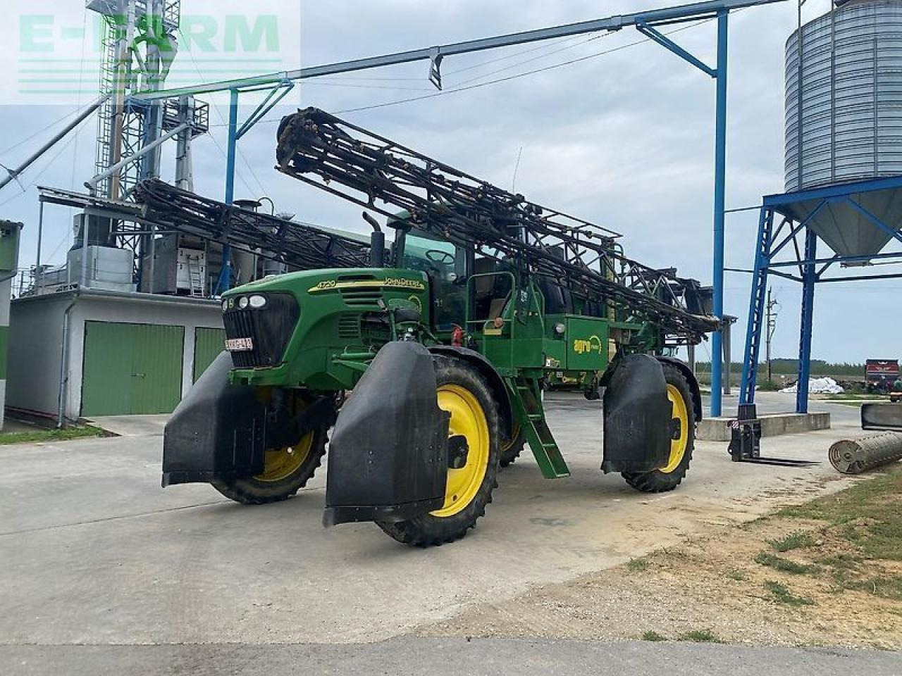 John Deere 4720 - Trailed sprayer: picture 1 John Deere 4720 - Trailed sprayer: picture 1