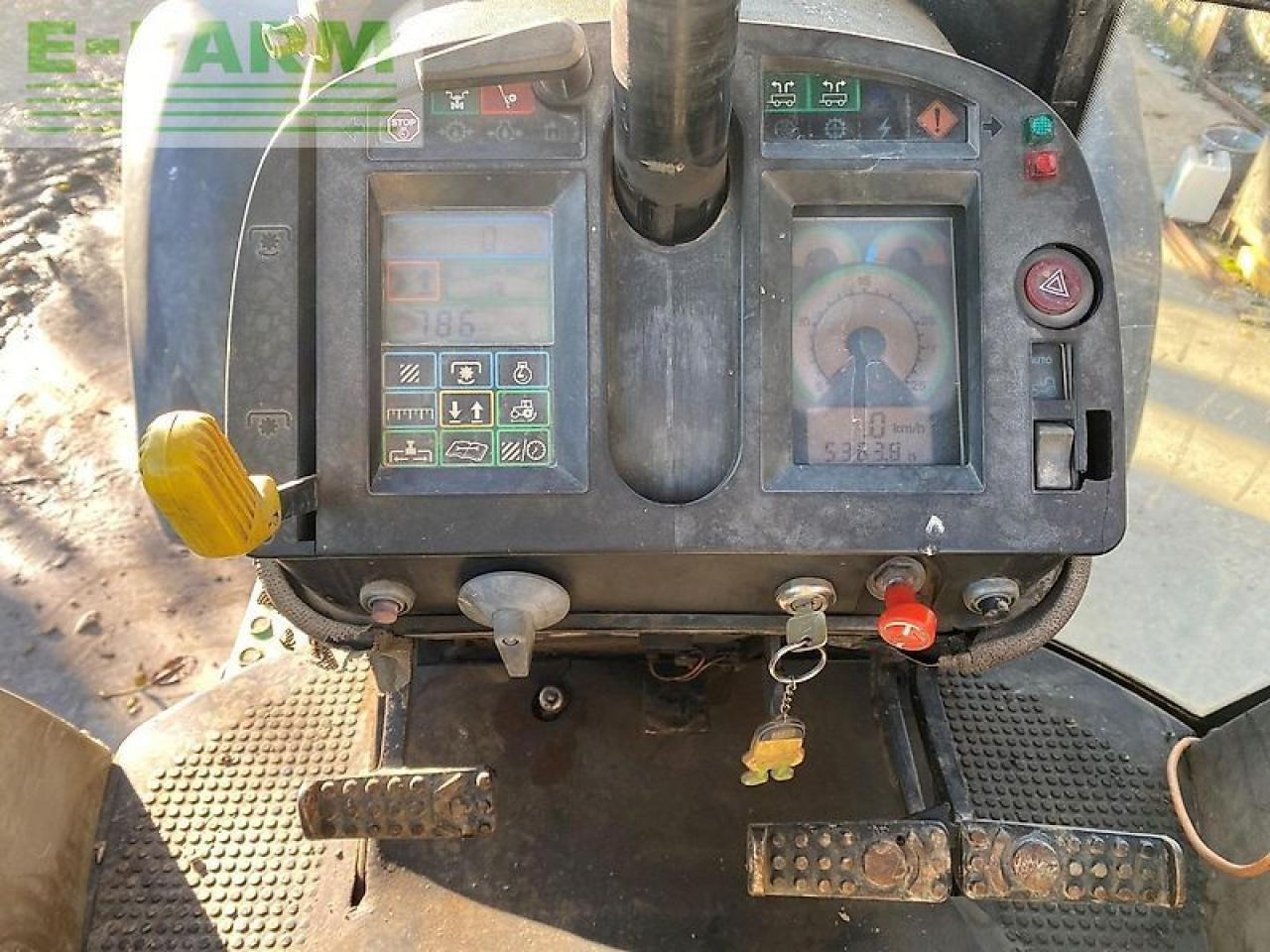 Farm tractor John Deere 4755: picture 25