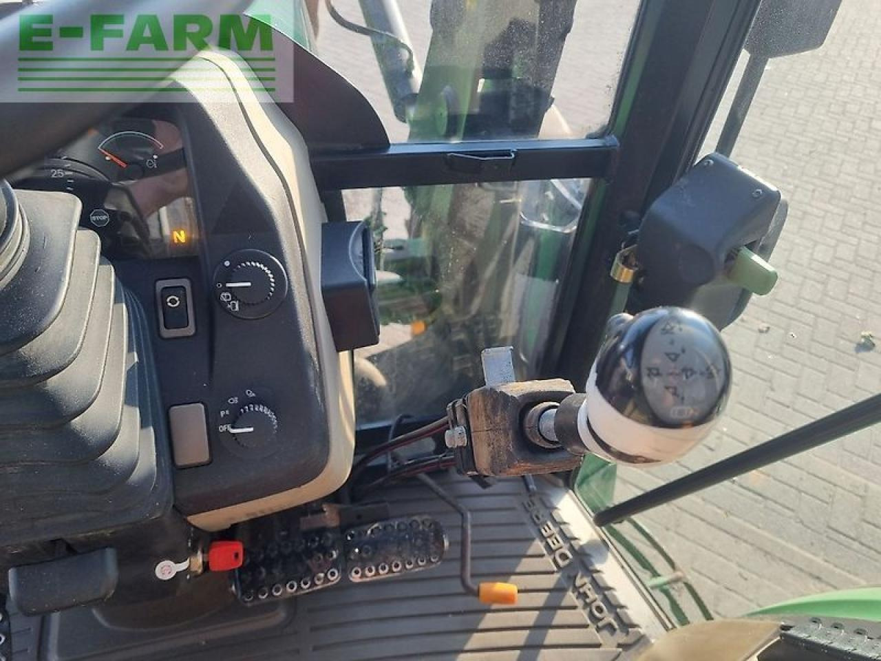 Farm tractor John Deere 5080m: picture 14