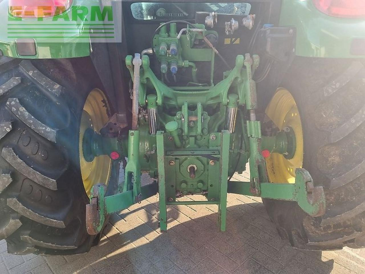 Farm tractor John Deere 5080m: picture 7