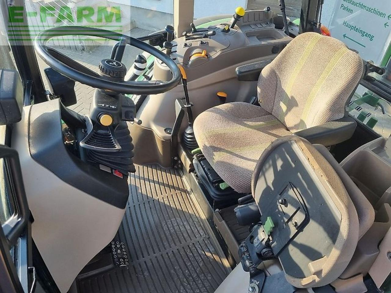 Farm tractor John Deere 5080m: picture 11