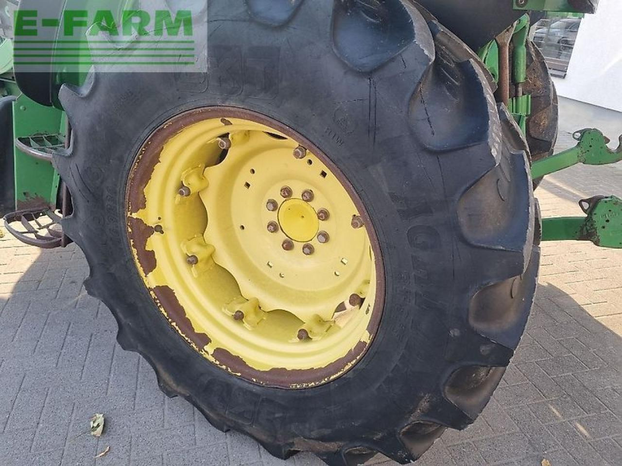 Farm tractor John Deere 5080m: picture 18