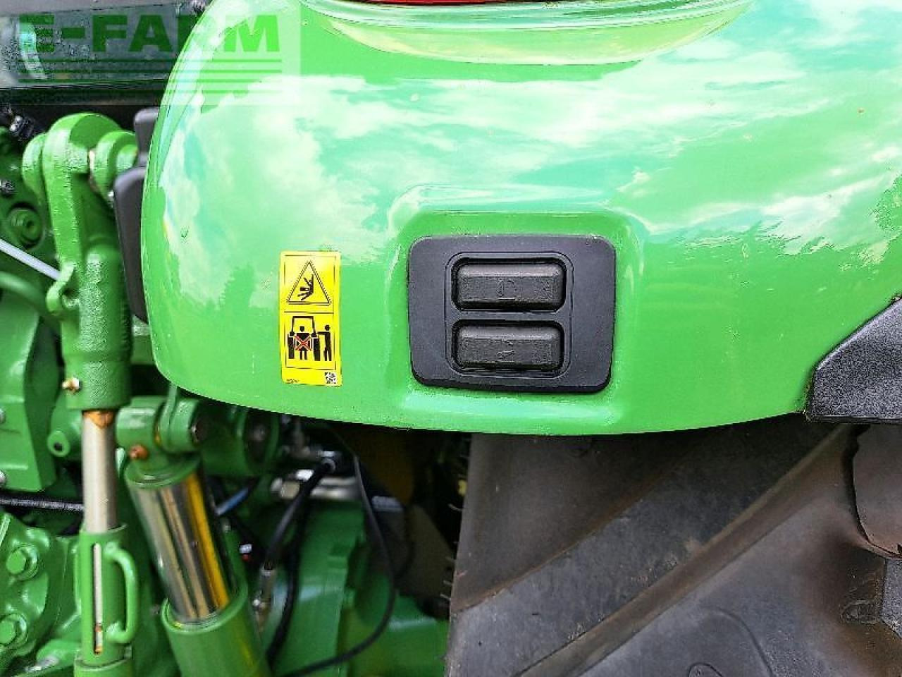 Farm tractor John Deere 5100m: picture 8