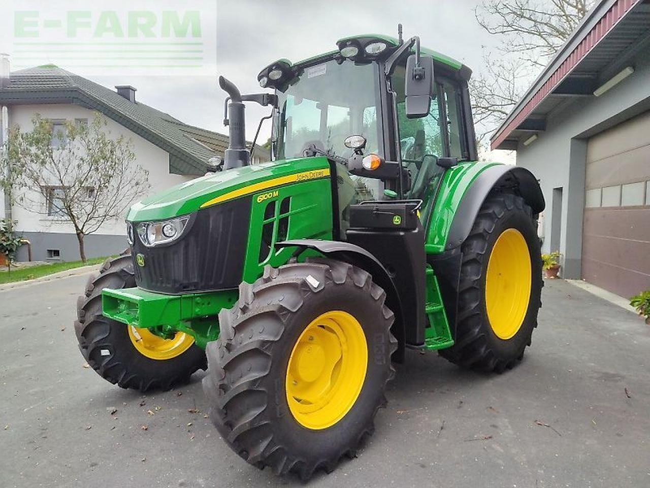 John Deere 6100m - Farm tractor: picture 2 John Deere 6100m - Farm tractor: picture 2
