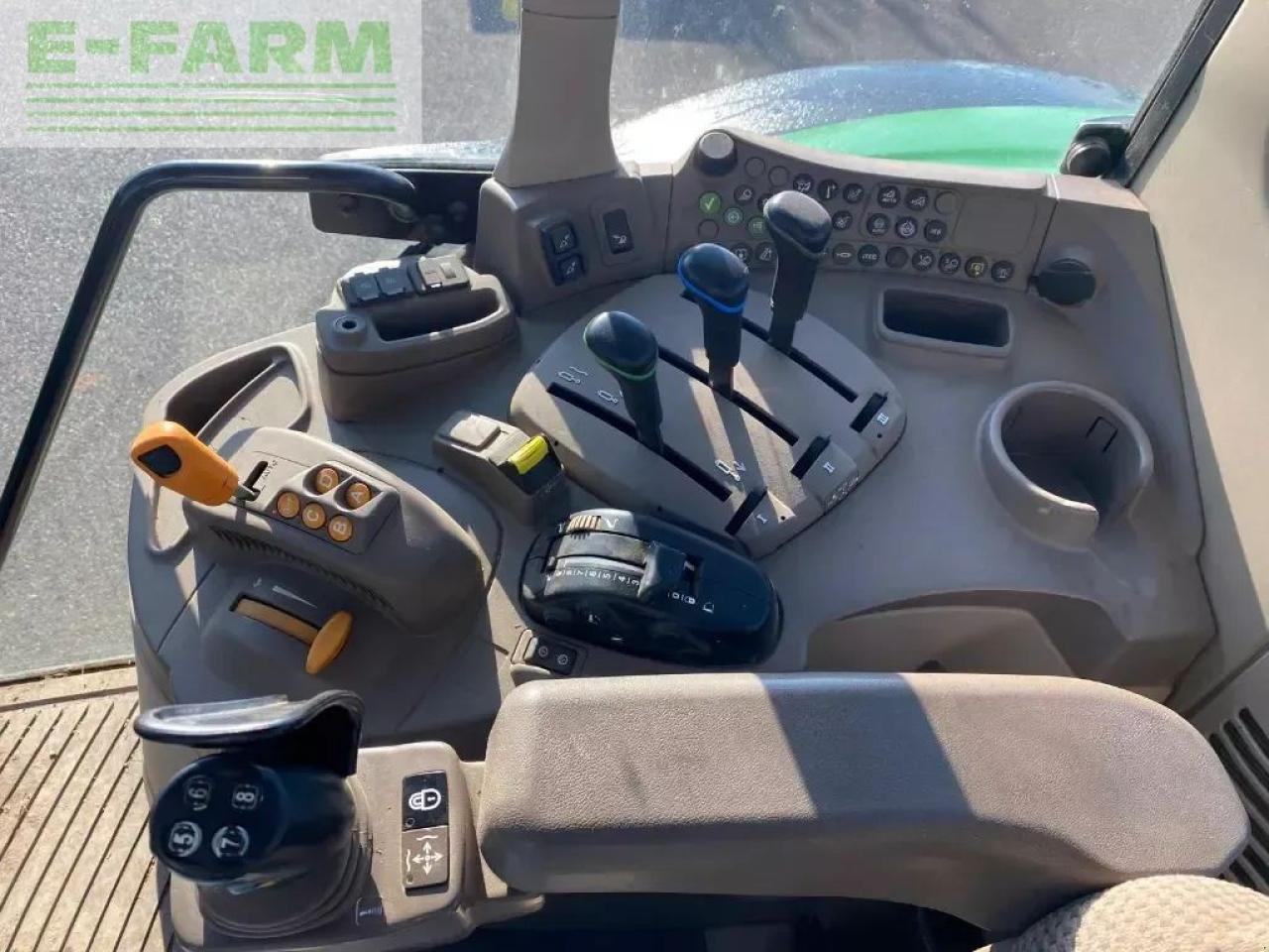 Farm tractor John Deere 6110 m command quad: picture 10