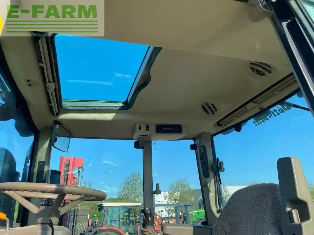 Farm tractor John Deere 6110 m command quad: picture 6