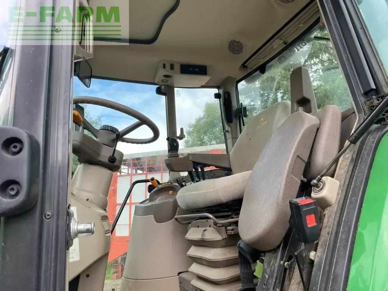 Farm tractor John Deere 6110 m command quad: picture 9