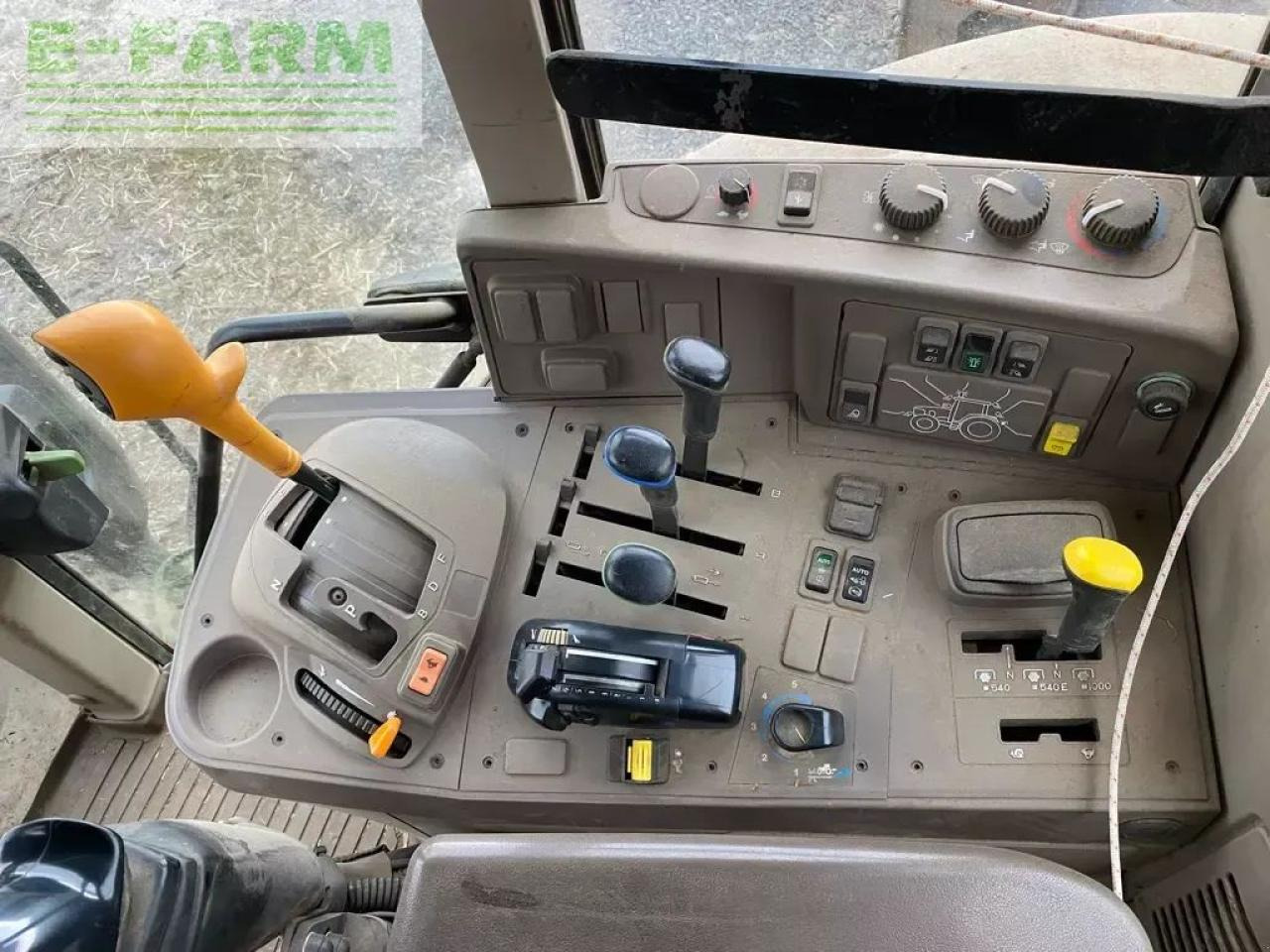 Farm tractor John Deere 6110 m powerquad +: picture 10