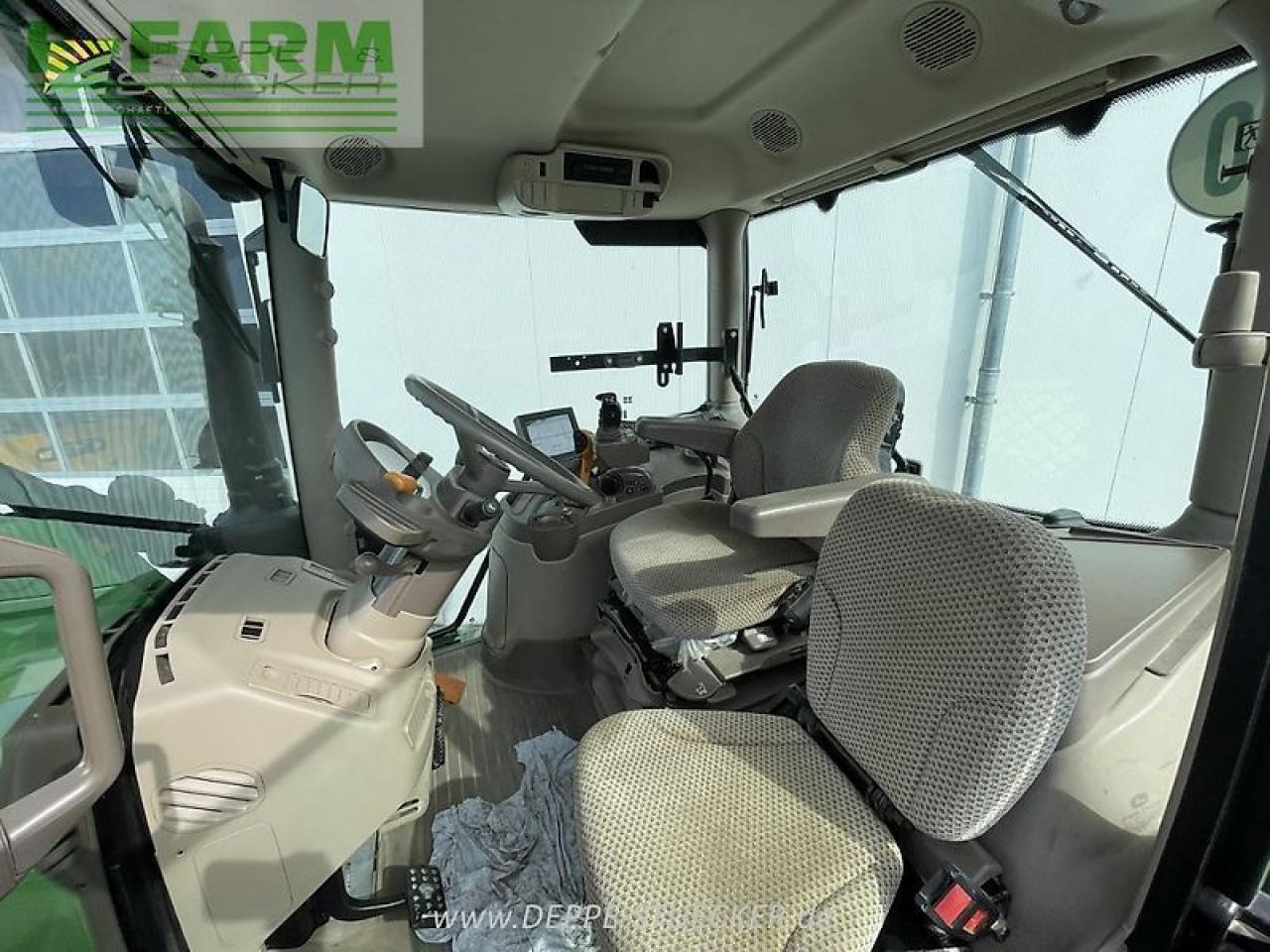 Farm tractor John Deere 6110r: picture 11