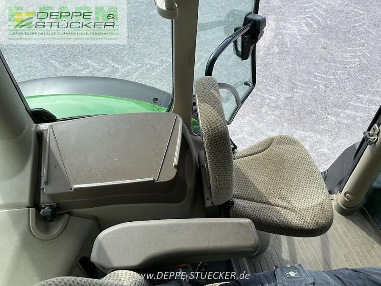 Farm tractor John Deere 6110r: picture 7
