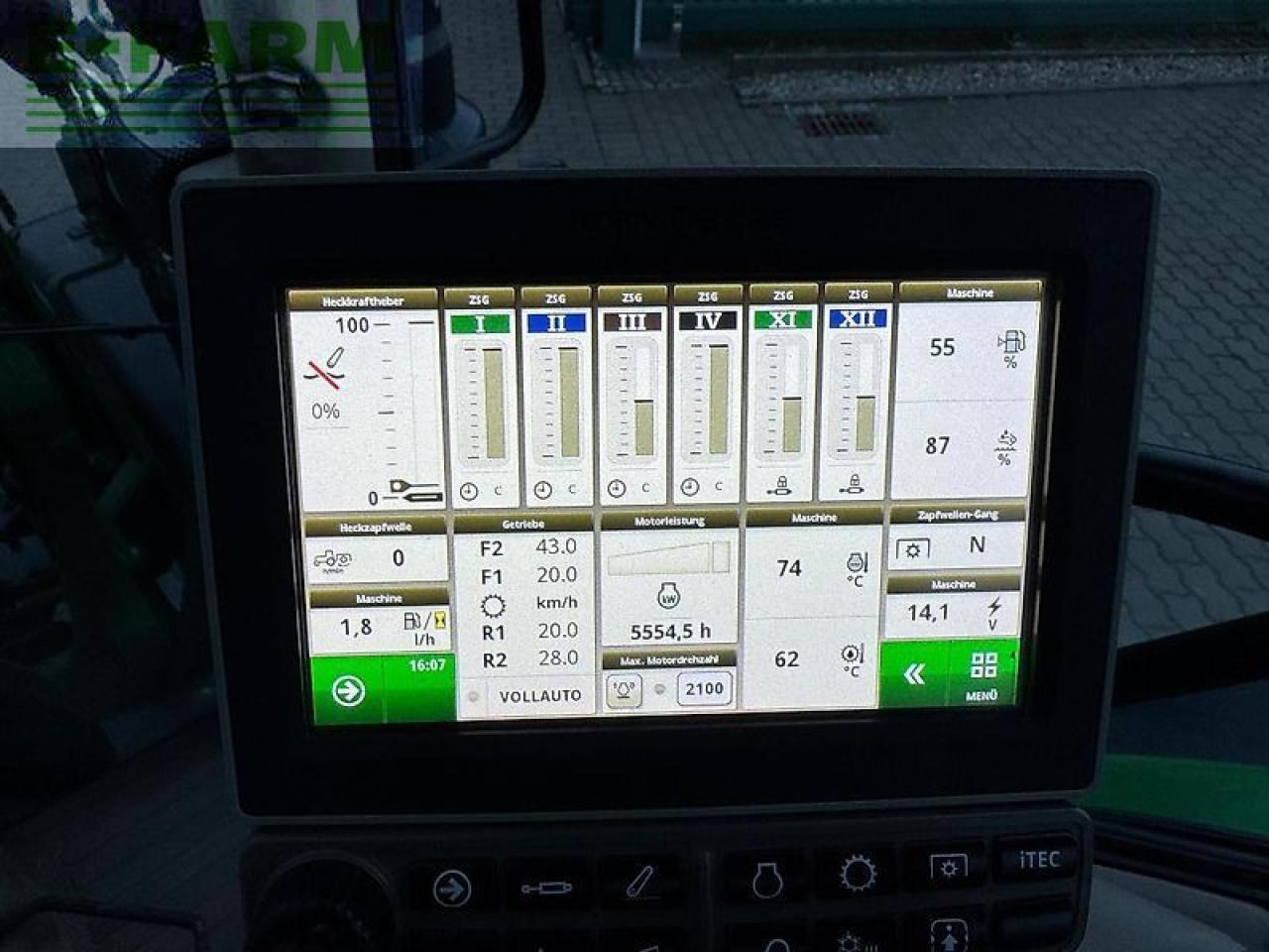 Farm tractor John Deere 6120r: picture 16