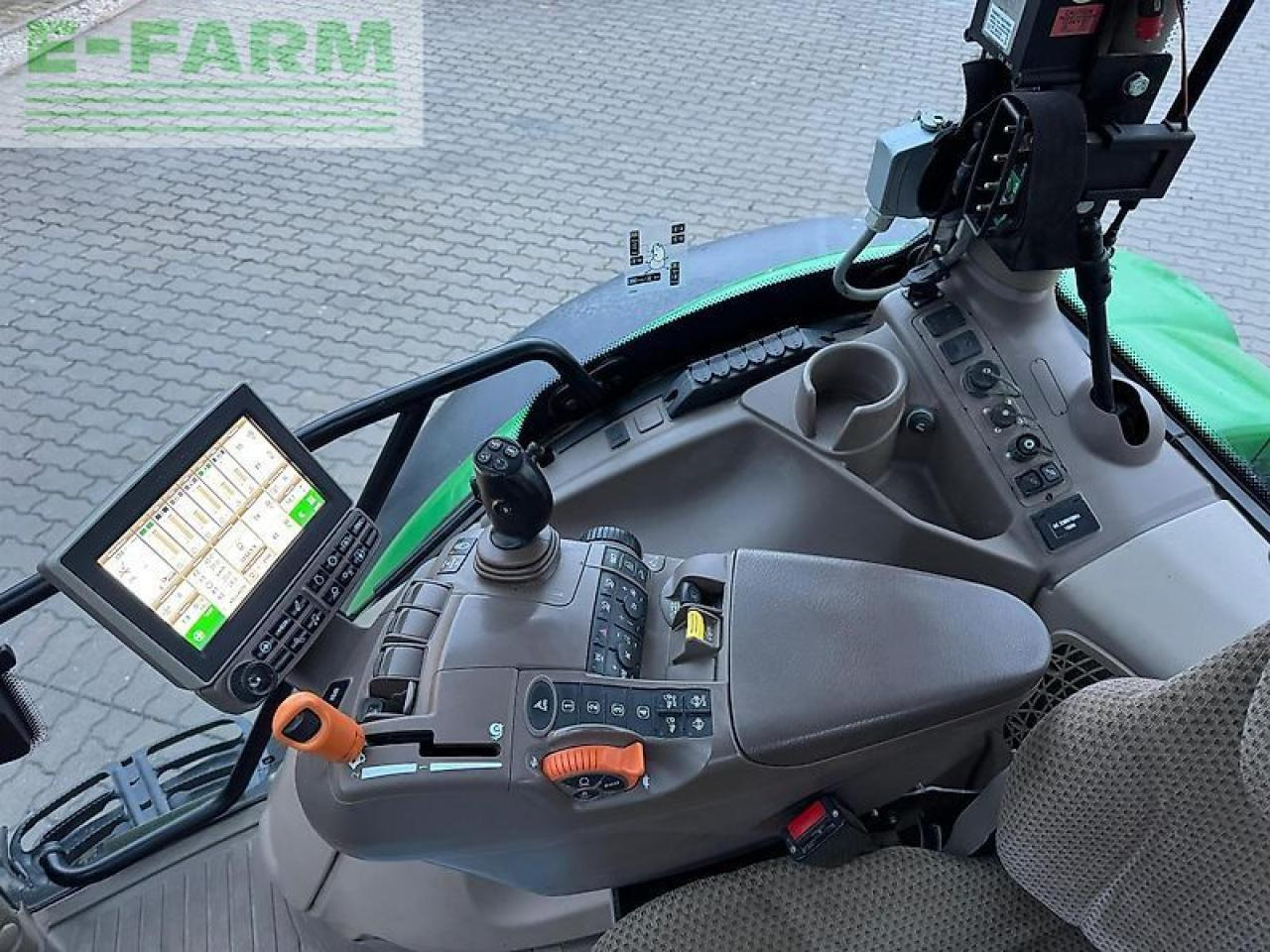 Farm tractor John Deere 6120r: picture 14
