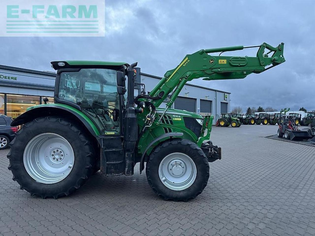 Farm tractor John Deere 6120r: picture 6