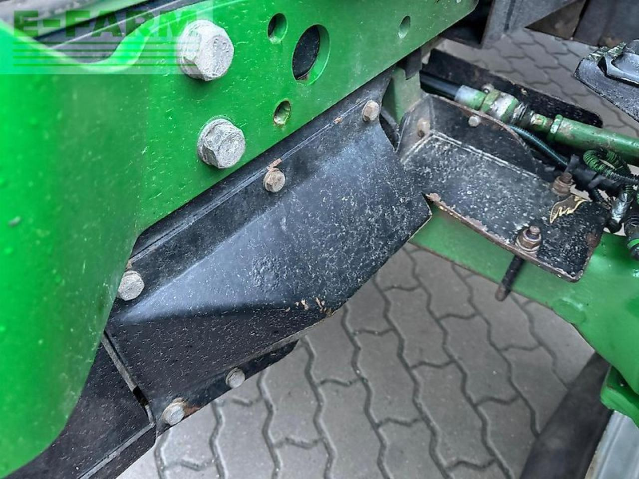 Farm tractor John Deere 6120r: picture 13