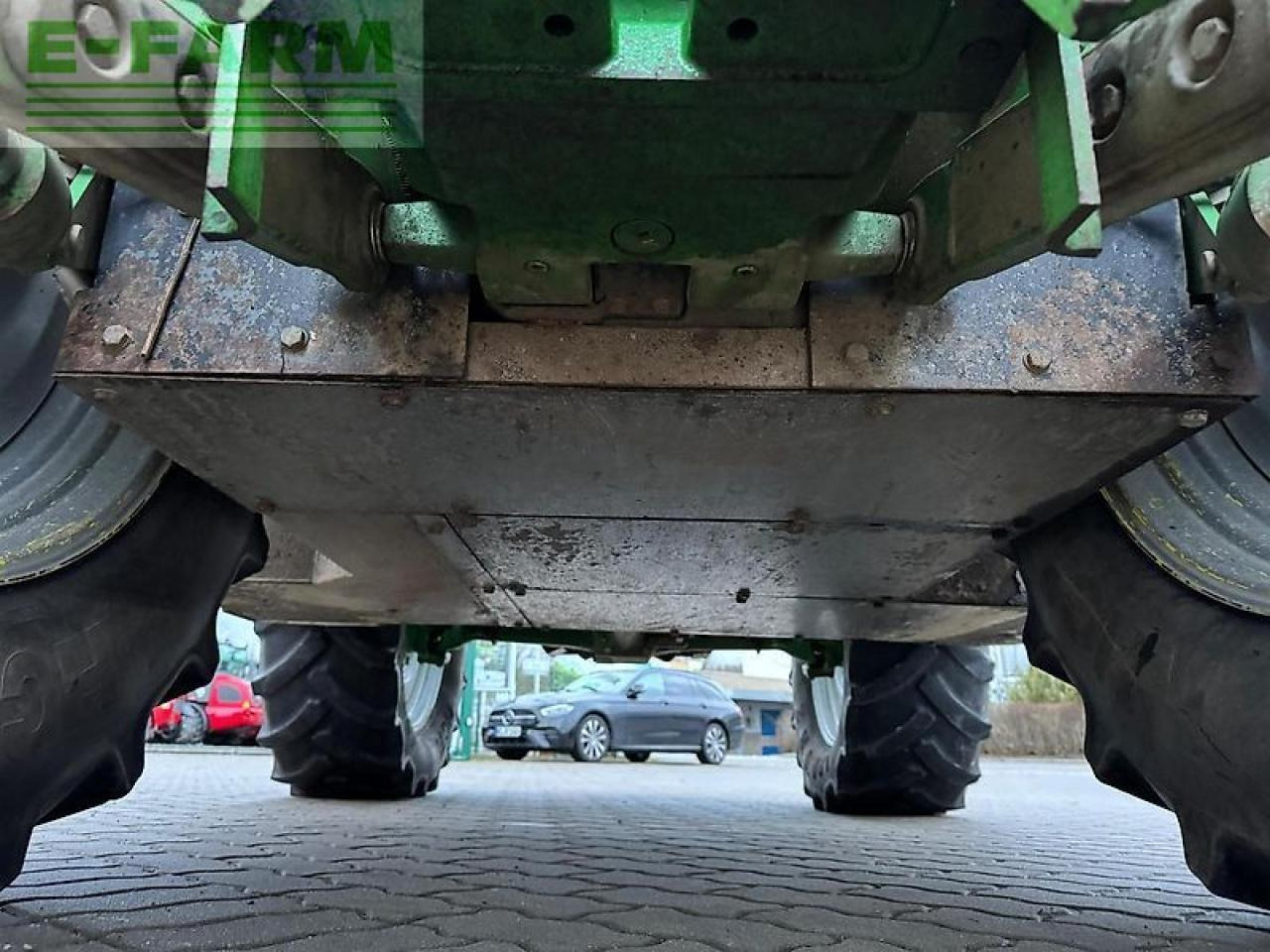 Farm tractor John Deere 6120r: picture 9