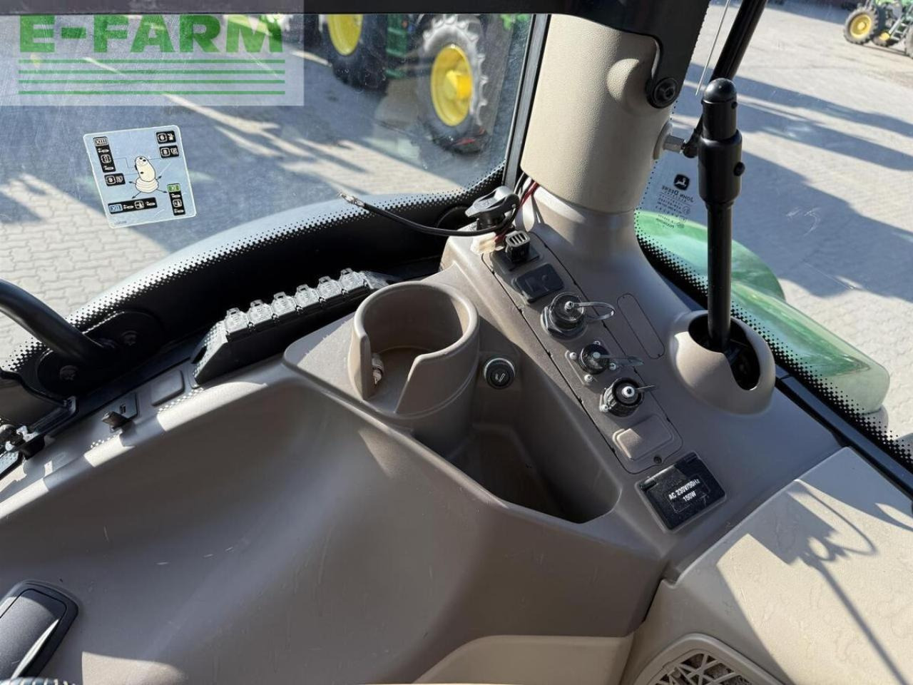 Farm tractor John Deere 6155r: picture 14
