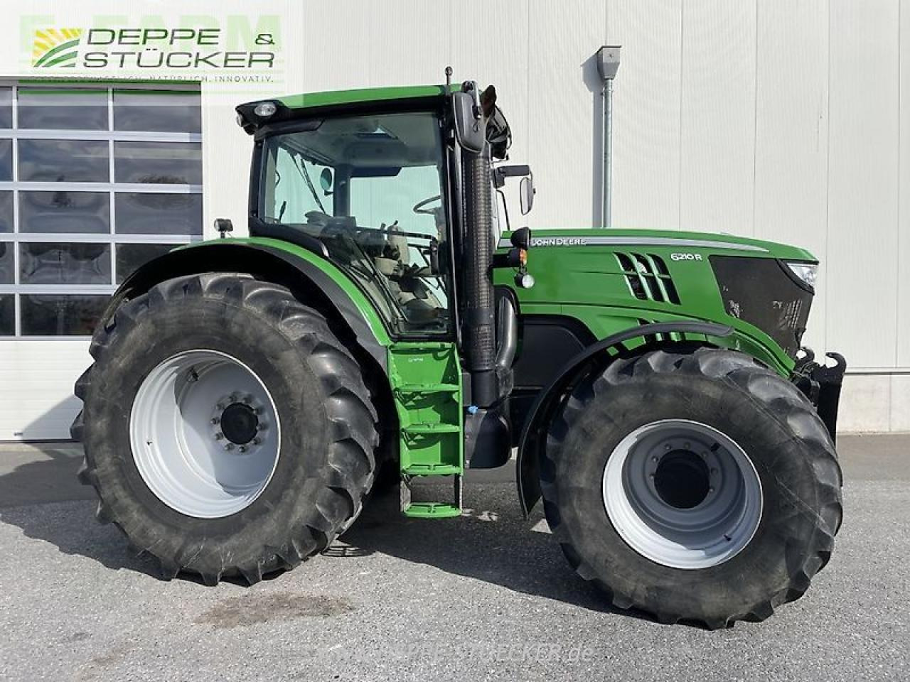 John Deere 6210r - Farm tractor: picture 3 John Deere 6210r - Farm tractor: picture 3