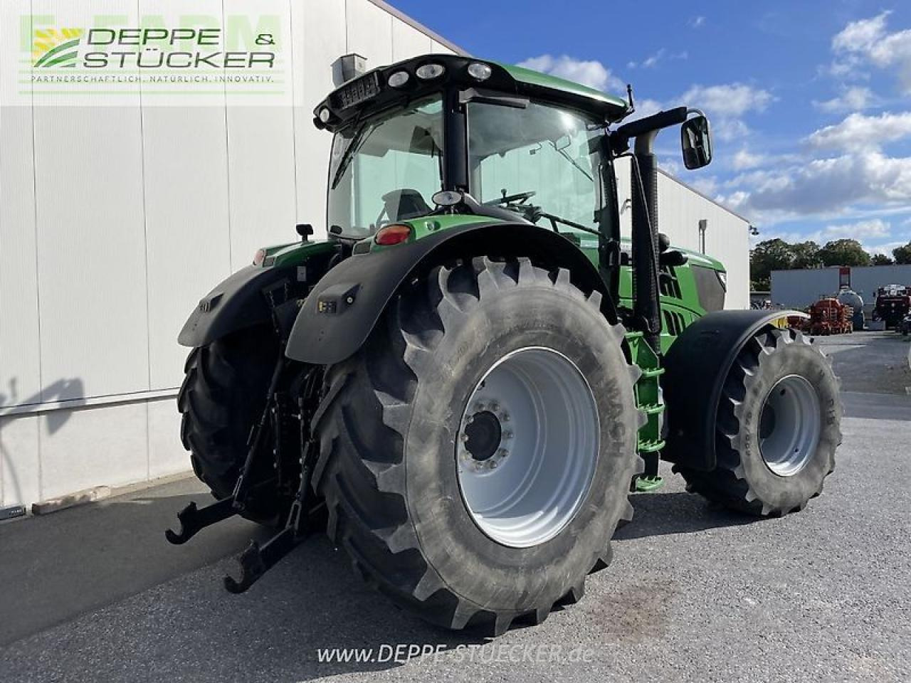 John Deere 6210r - Farm tractor: picture 2 John Deere 6210r - Farm tractor: picture 2