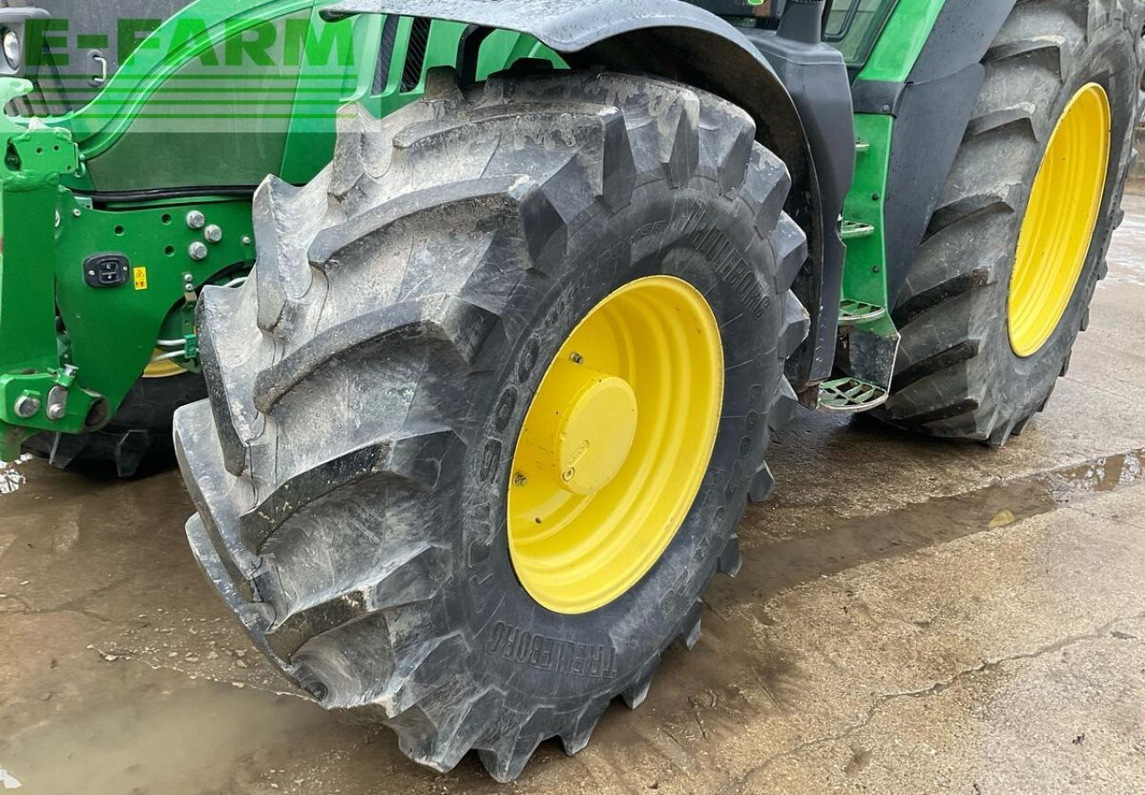 Farm tractor John Deere 6215r: picture 18
