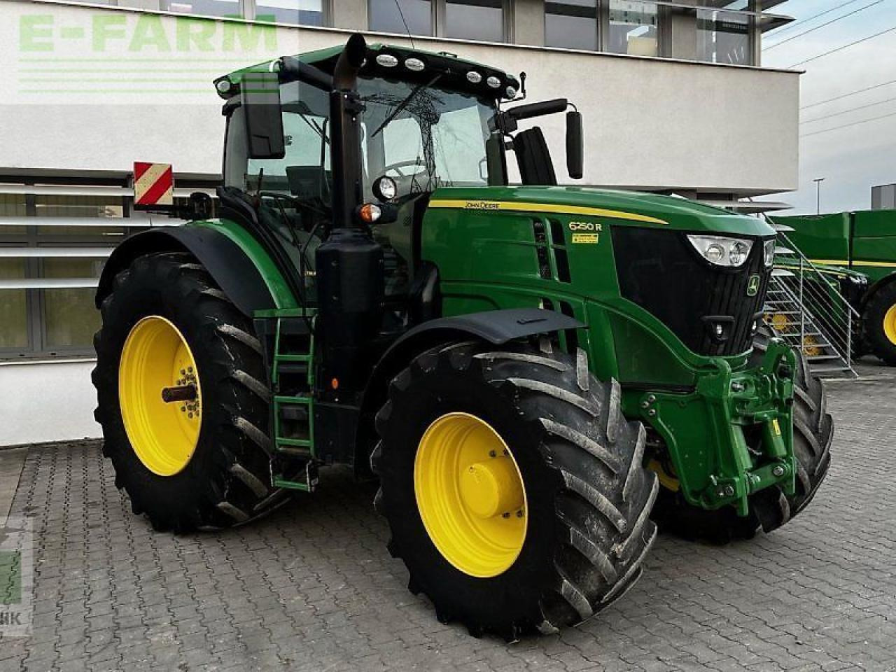 John Deere 6250r - Farm tractor: picture 4 John Deere 6250r - Farm tractor: picture 4