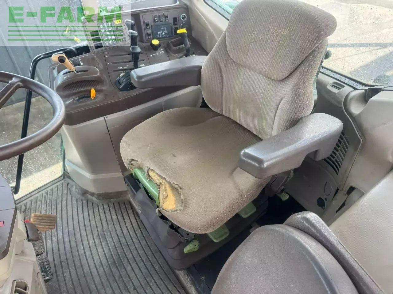 John Deere 6820 - Farm tractor: picture 2 John Deere 6820 - Farm tractor: picture 2