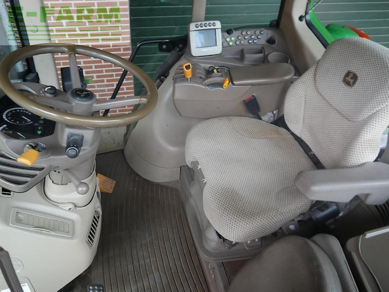 Farm tractor John Deere 6930 premium autopowr: picture 8