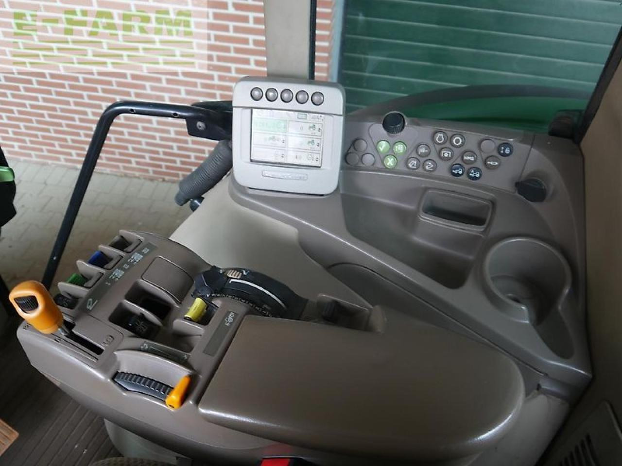 Farm tractor John Deere 6930 premium autopowr: picture 9