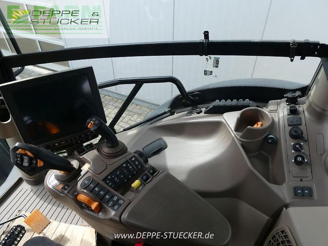Farm tractor John Deere 6r 150: picture 17