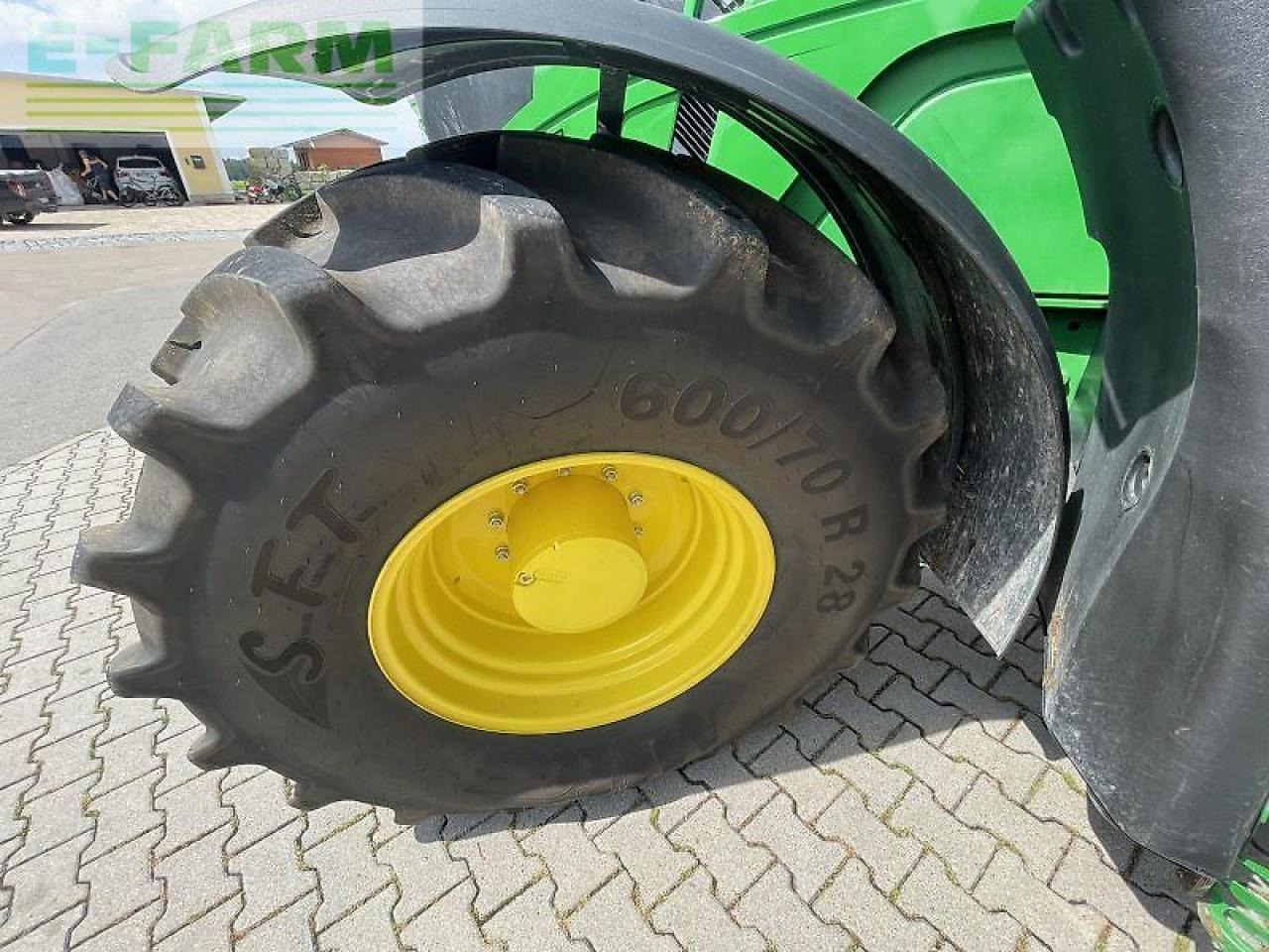 John Deere 6r 215 - Farm tractor: picture 5 John Deere 6r 215 - Farm tractor: picture 5