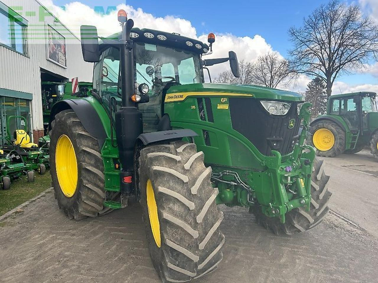 John Deere 6r 215 - Farm tractor: picture 3 John Deere 6r 215 - Farm tractor: picture 3