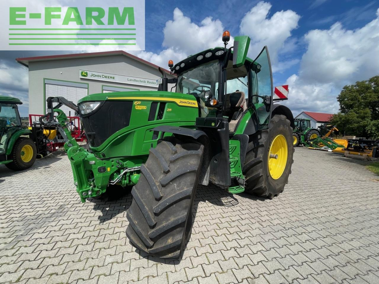 John Deere 6r 215 - Farm tractor: picture 1 John Deere 6r 215 - Farm tractor: picture 1