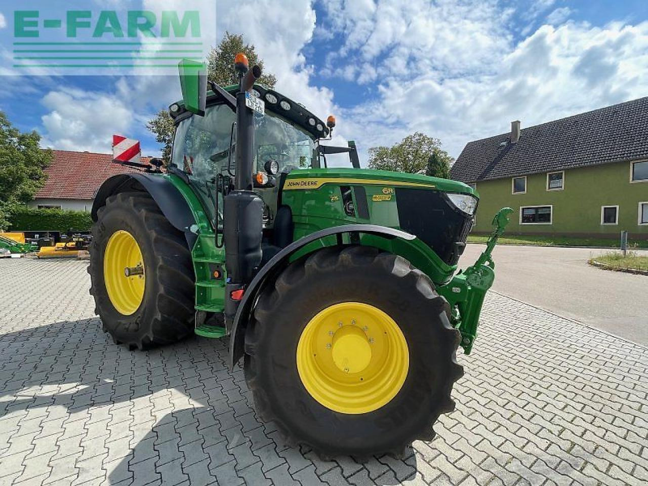 John Deere 6r 215 - Farm tractor: picture 2 John Deere 6r 215 - Farm tractor: picture 2