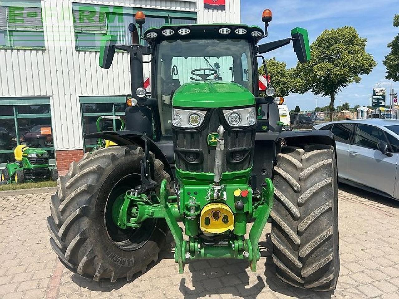 John Deere 6r185 - Farm tractor: picture 2 John Deere 6r185 - Farm tractor: picture 2